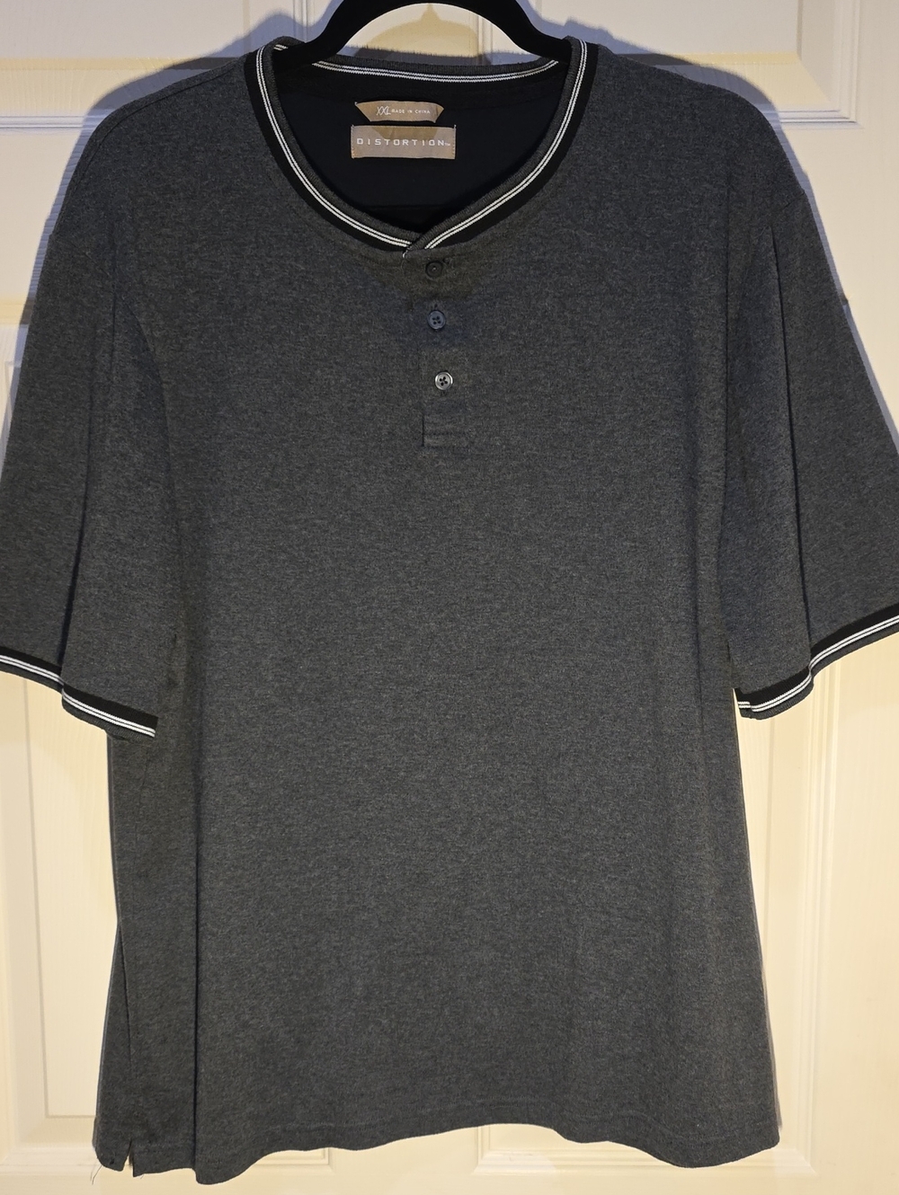 Distortion Men’s Charcoal Gray Short-Sleeve Henley Polo